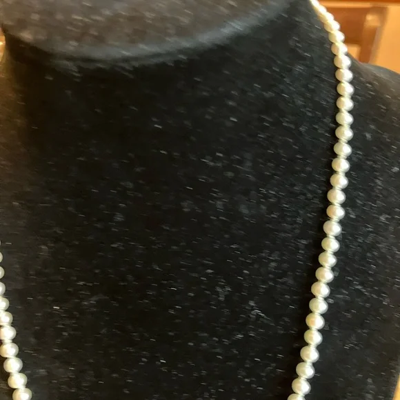 14 K CLASP AUTHENTIC CULTURED PEARL NECKLACE 18” long. - Picture 10 of 17